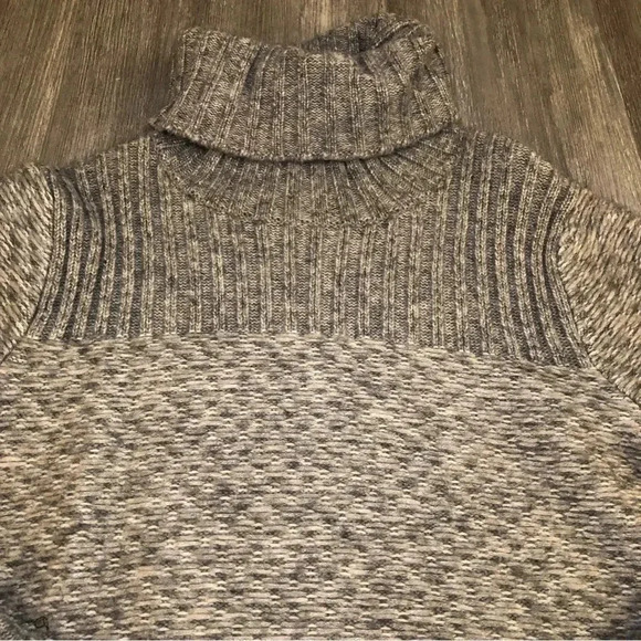 Banana Republic Soft Merino Wool Blend Heavy Knit Turtleneck Chunky Sweater M - Picture 4 of 10